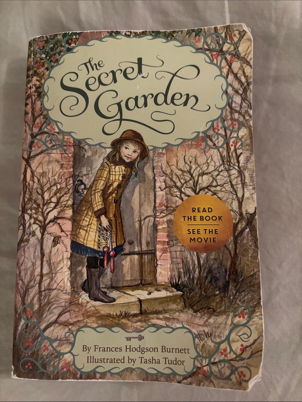 The Secret Garden Illustrated Edition - Cream/Beige Cover
